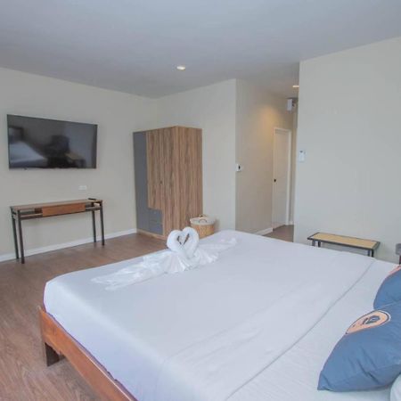 Aksarai Hotel Patong ภายนอก รูปภาพ