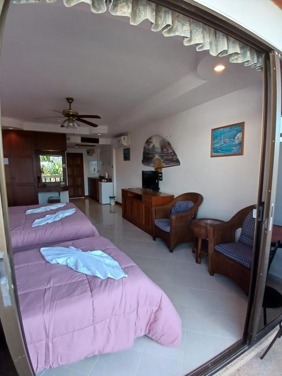 Aksarai Hotel Patong ภายนอก รูปภาพ