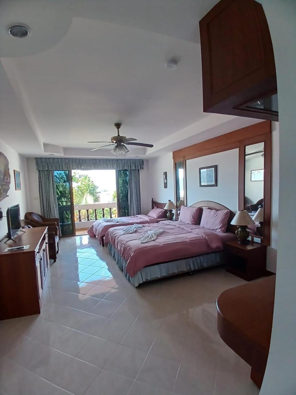Aksarai Hotel Patong ภายนอก รูปภาพ