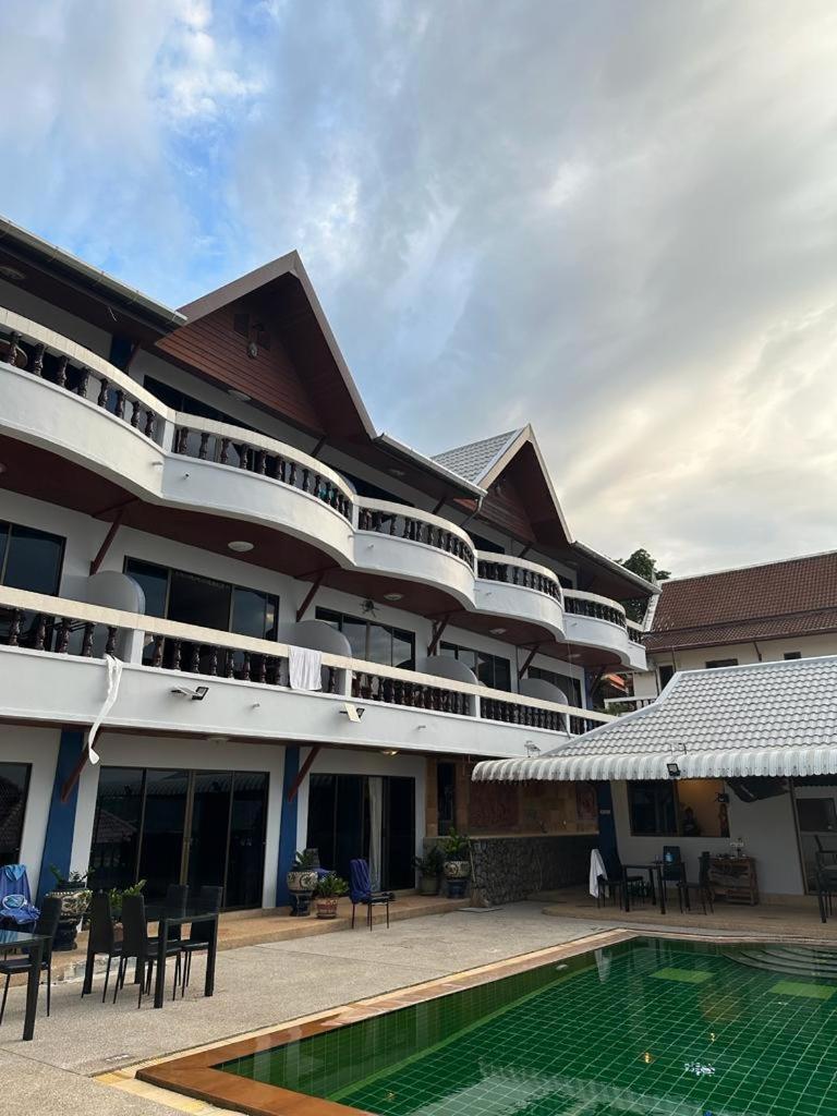 Aksarai Hotel Patong ภายนอก รูปภาพ