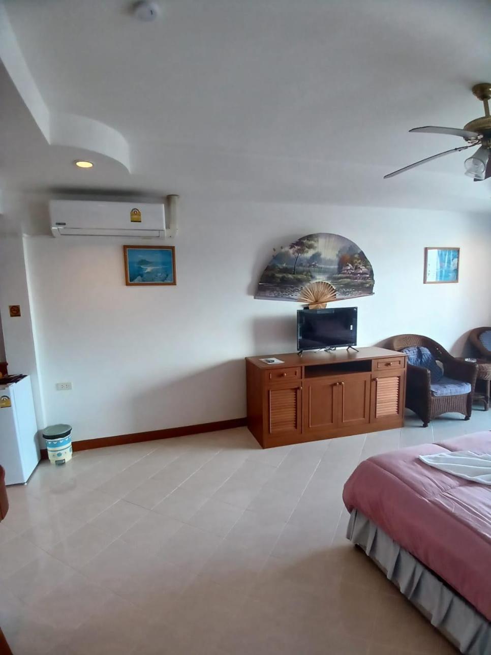 Aksarai Hotel Patong ภายนอก รูปภาพ