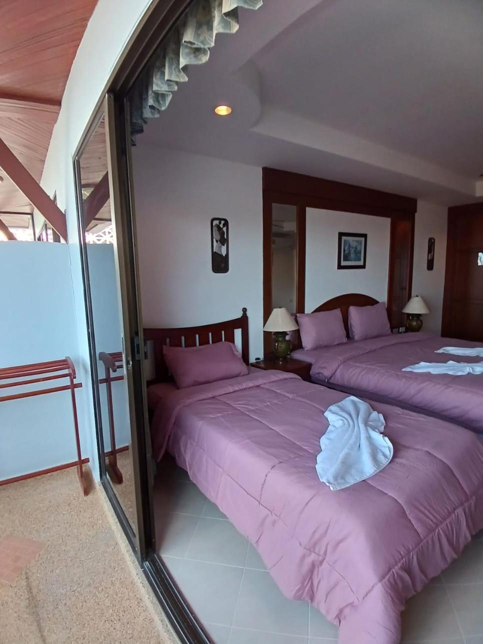 Aksarai Hotel Patong ภายนอก รูปภาพ