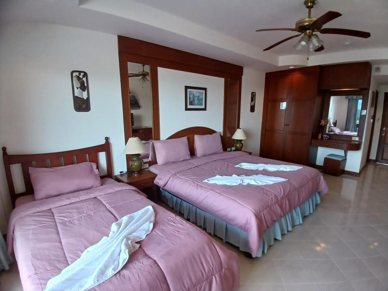 Aksarai Hotel Patong ภายนอก รูปภาพ