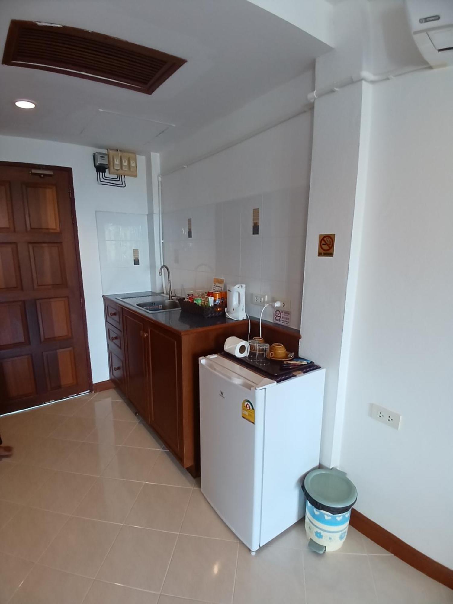 Aksarai Hotel Patong ภายนอก รูปภาพ