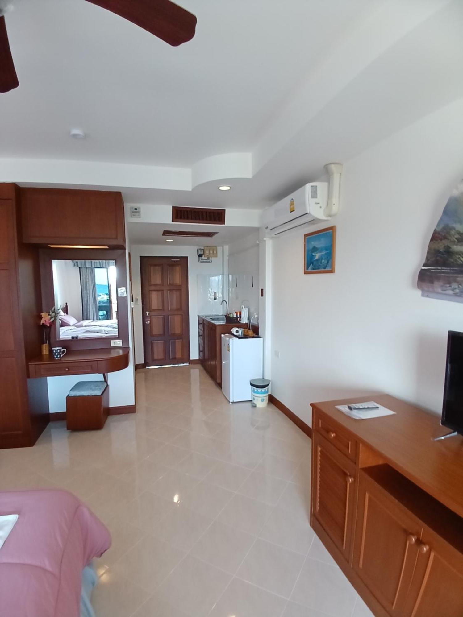 Aksarai Hotel Patong ภายนอก รูปภาพ