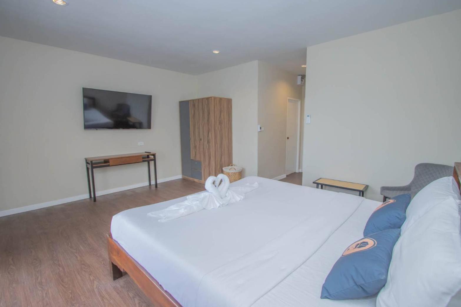 Aksarai Hotel Patong ภายนอก รูปภาพ