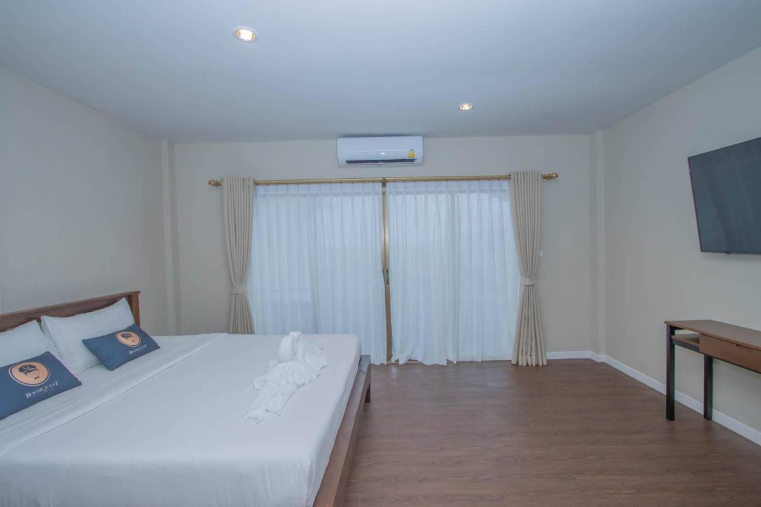Aksarai Hotel Patong ภายนอก รูปภาพ